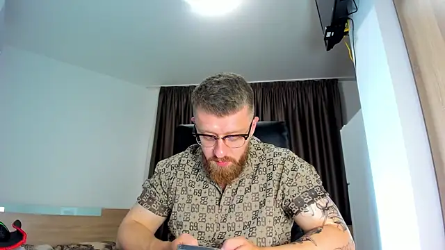 Snapshot of Findom_guy chatting on 06/13/26, 05:22 Findom guy online show from 06/13/26, 05:22