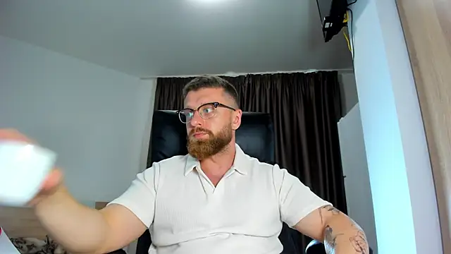 Snapshot of Findom_guy chatting on 06/16/26, 03:14 Findom guy online show from 06/16/26, 03:14