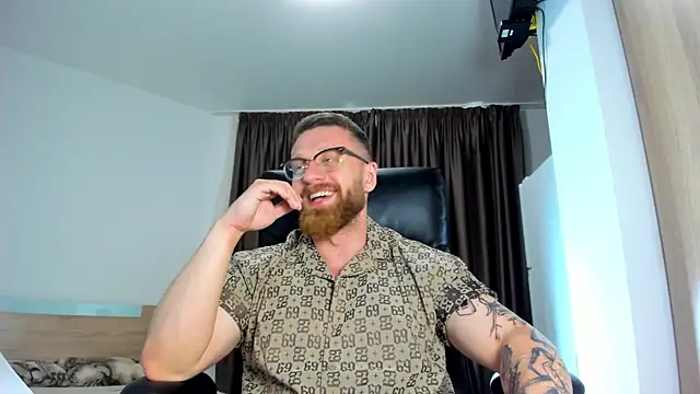 Snapshot of Findom_guy chatting on 06/18/26, 04:22 Findom guy online show from 06/18/26, 04:22
