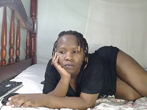 Snapshot of Queentesi chatting on 05/16/26, 10:41 Queentesi online show from 05/16/26, 10:41