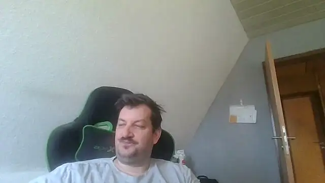 Snapshot of Golffahrer1982 chatting on 09/13/25, 10:15 Golffahrer1982 online show from 09/13/25, 10:15