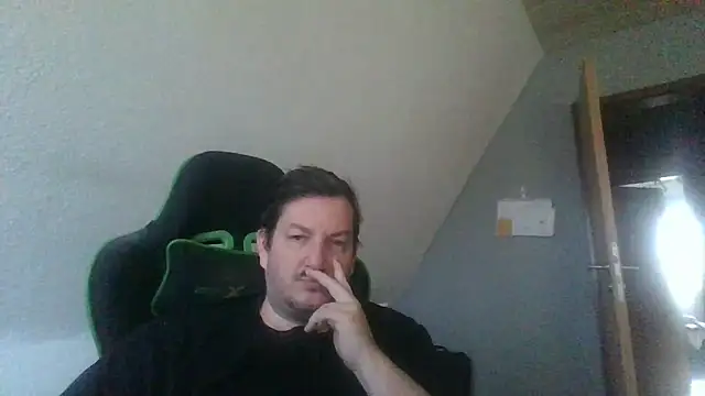 Snapshot of Golffahrer1982 chatting on 10/04/25, 09:40 Golffahrer1982 online show from 10/04/25, 09:40