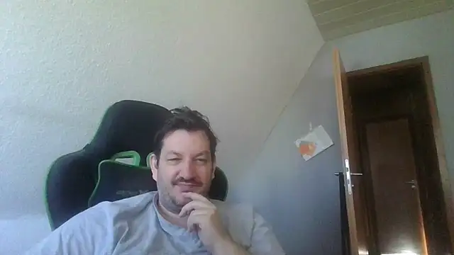 Snapshot of Golffahrer1982 chatting on 04/18/26, 07:12 Golffahrer1982 online show from 04/18/26, 07:12
