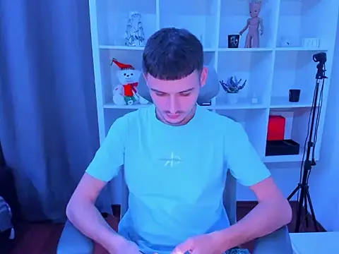 andboyfor6 online show from 12/15/25, 08:24