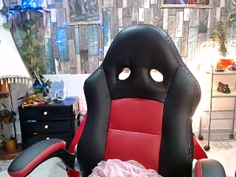 Snapshot of KarimaSarabe chatting on 01/24/25, 09:05 KarimaSarabe online show from 01/24/25, 09:05