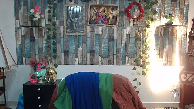 Snapshot of KarimaSarabe chatting on 09/24/25, 09:29 KarimaSarabe online show from 09/24/25, 09:29