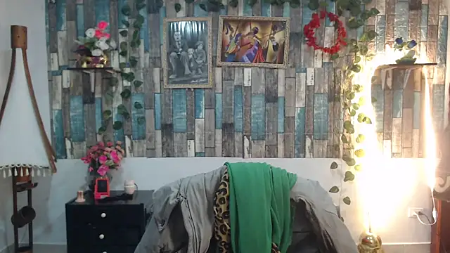 Snapshot of KarimaSarabe chatting on 10/08/25, 09:12 KarimaSarabe online show from 10/08/25, 09:12