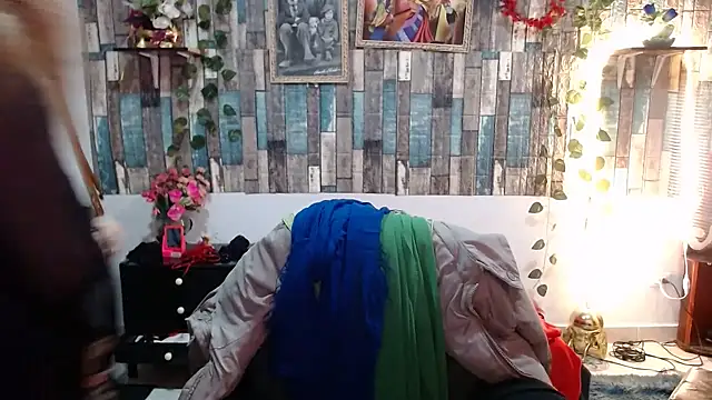 Snapshot of KarimaSarabe chatting on 10/13/25, 10:32 KarimaSarabe online show from 10/13/25, 10:32