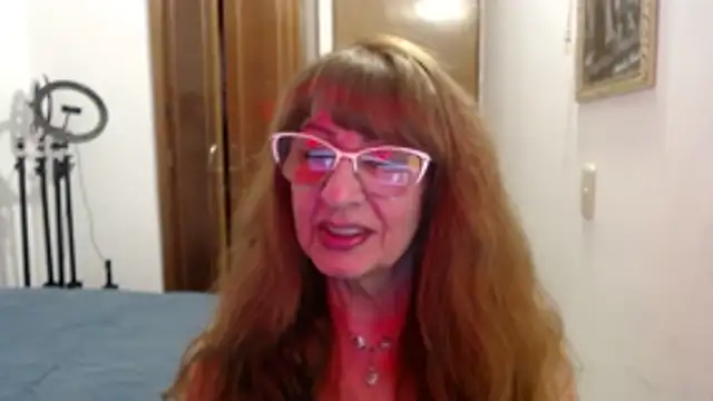 Snapshot of KarimaSarabe chatting on 03/09/26, 09:52 KarimaSarabe online show from 03/09/26, 09:52