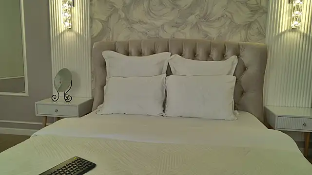 LilyRaisa online show from 09/18/25, 04:14