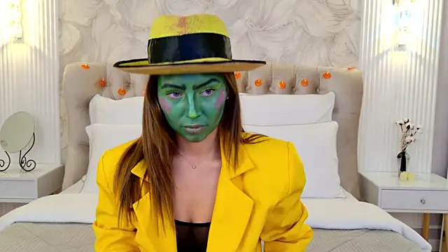 LilyRaisa online show from 10/31/25, 05:52