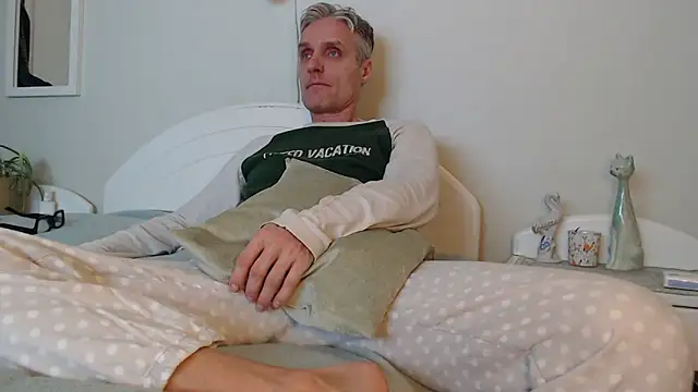 Snapshot of StrongBill chatting on 02/02/25, 03:17 StrongBill online show from 02/02/25, 03:17