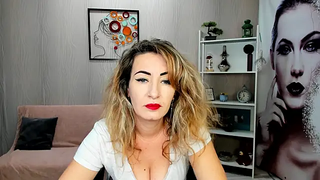 Snapshot of Cassandra_Hotty chatting on 12/06/24, 08:59 Cassandra Hotty online show from 12/06/24, 08:59