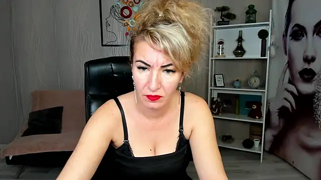 Snapshot of Cassandra_Hotty chatting on 01/10/25, 09:55 Cassandra Hotty online show from 01/10/25, 09:55