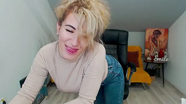 Snapshot of Cassandra_Hotty chatting on 01/10/25, 03:58 Cassandra Hotty online show from 01/10/25, 03:58