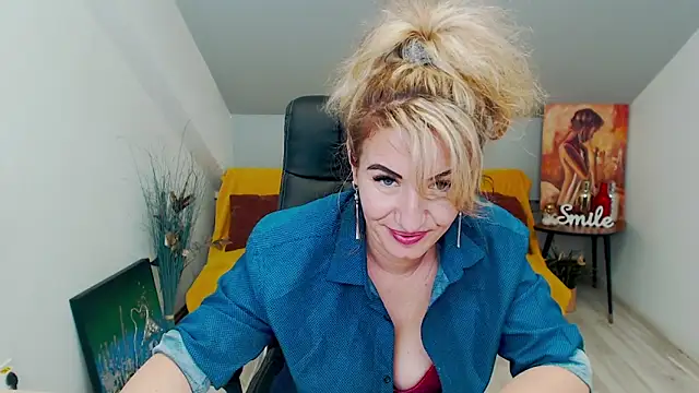 Snapshot of Cassandra_Hotty chatting on 01/20/25, 10:51 Cassandra Hotty online show from 01/20/25, 10:51