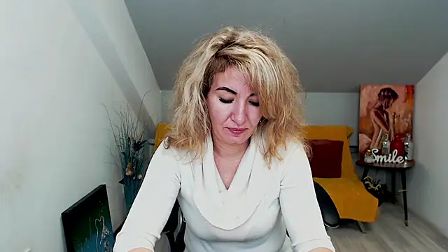 Snapshot of Cassandra_Hotty chatting on 01/27/25, 03:15 Cassandra Hotty online show from 01/27/25, 03:15