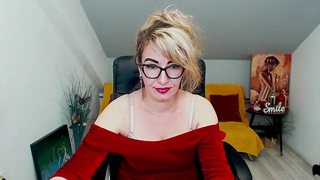 Snapshot of Cassandra_Hotty chatting on 02/10/25, 07:36 Cassandra Hotty online show from 02/10/25, 07:36