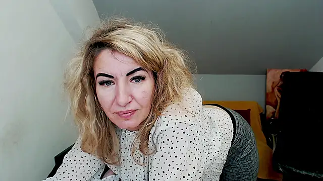 Snapshot of Cassandra_Hotty chatting on 02/24/25, 03:23 Cassandra Hotty online show from 02/24/25, 03:23