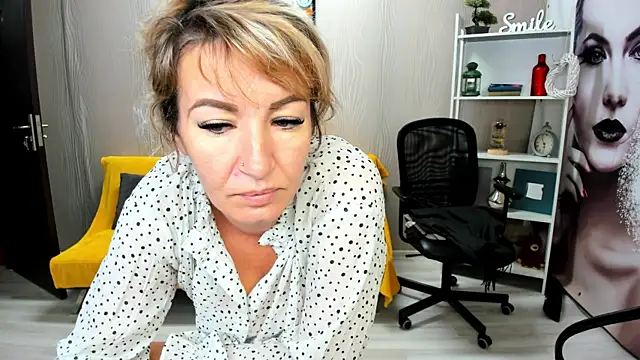 Snapshot of Cassandra_Hotty chatting on 09/10/25, 02:55 Cassandra Hotty online show from 09/10/25, 02:55