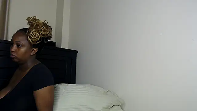 Snapshot of NIKKIE_LOVE chatting on 02/05/26, 11:20 NIKKIE LOVE online show from 02/05/26, 11:20