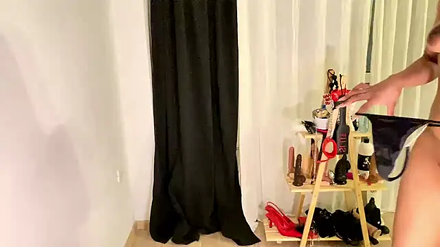 Snapshot of Nisha2708 chatting on 12/31/24, 08:23 Nisha2708 online show from 12/31/24, 08:23