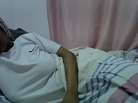 prettybeee online show from 04/28/26, 02:27