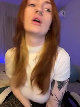  Chlo  e online show from 10/27/25, 09:30