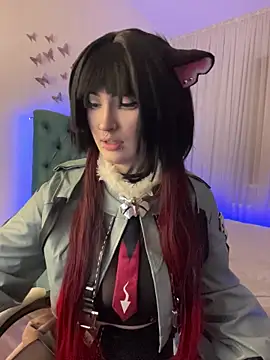  Chlo  e online show from 10/31/25, 10:33