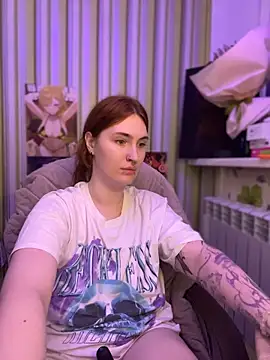  Chlo  e online show from 11/17/25, 01:00