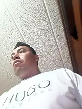 Snapshot of Diego_leon27 chatting on 01/21/25, 02:33 Diego leon27 online show from 01/21/25, 02:33