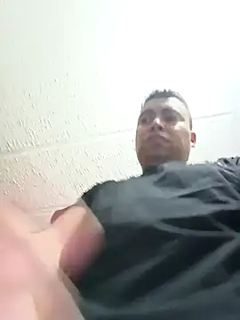 Snapshot of Diego_leon27 chatting on 02/13/25, 11:28 Diego leon27 online show from 02/13/25, 11:28