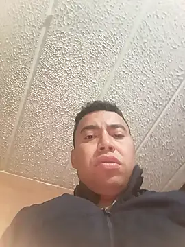 Snapshot of Diego_leon27 chatting on 02/14/25, 02:28 Diego leon27 online show from 02/14/25, 02:28