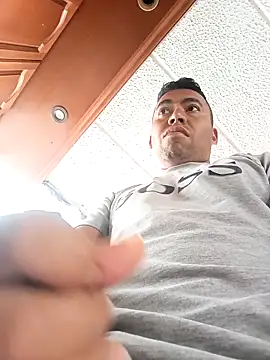 Snapshot of Diego_leon27 chatting on 09/26/25, 04:33 Diego leon27 online show from 09/26/25, 04:33