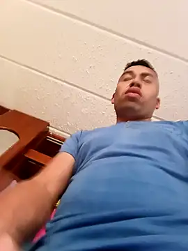 Snapshot of Diego_leon27 chatting on 03/18/26, 06:11 Diego leon27 online show from 03/18/26, 06:11