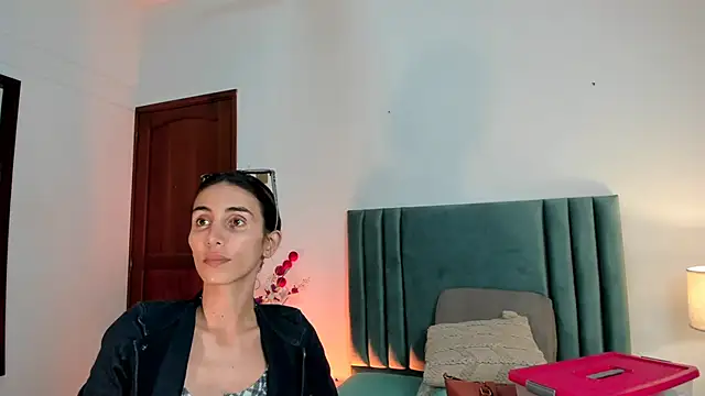 Nina Cavaali online show from 12/23/24, 06:05