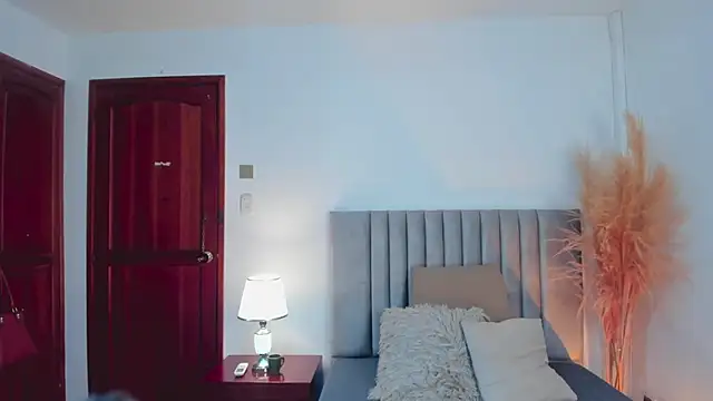 Nina Cavaali online show from 12/28/24, 12:04