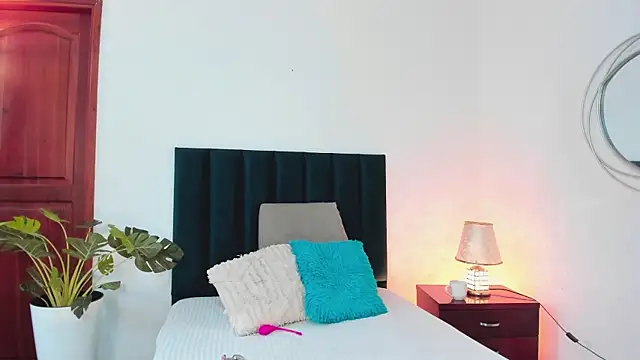 Nina Cavaali online show from 12/29/24, 05:22