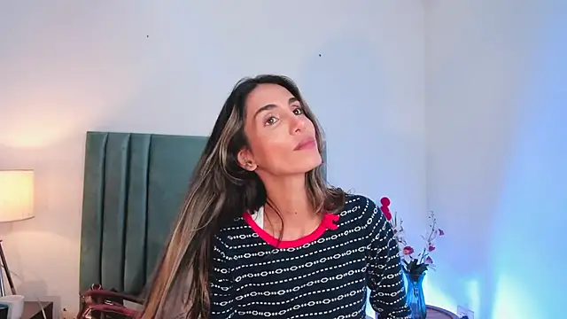 Nina Cavaali online show from 12/30/24, 06:05