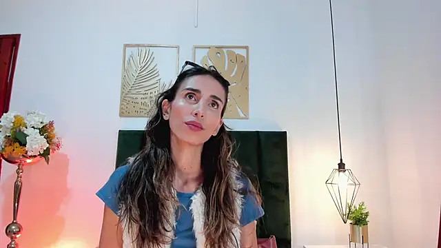 Nina Cavaali online show from 12/31/24, 04:35