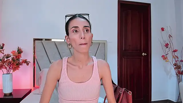 Nina Cavaali online show from 01/08/25, 06:09