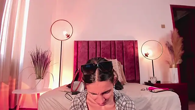 Nina Cavaali online show from 01/18/25, 06:10