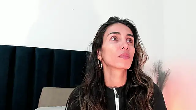 Nina Cavaali online show from 02/09/25, 02:18