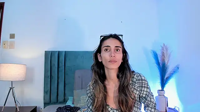 Nina Cavaali online show from 02/10/25, 05:52