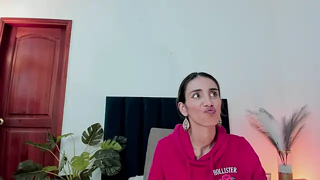 Nina Cavaali online show from 03/07/25, 06:11