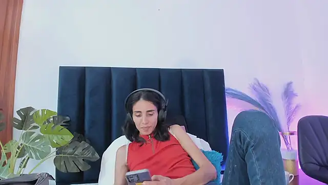 Nina Cavaali online show from 09/12/25, 06:30