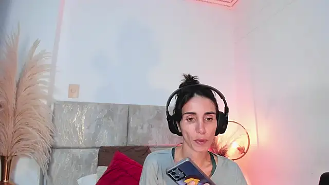 Nina Cavaali online show from 10/02/25, 06:26