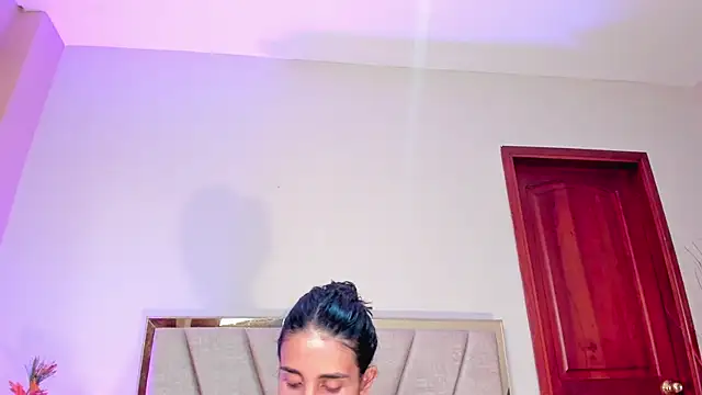 Nina Cavaali online show from 10/20/25, 06:41