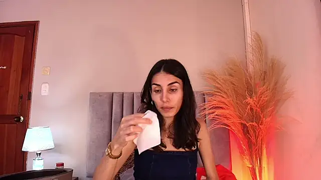 Nina Cavaali online show from 11/11/25, 06:08