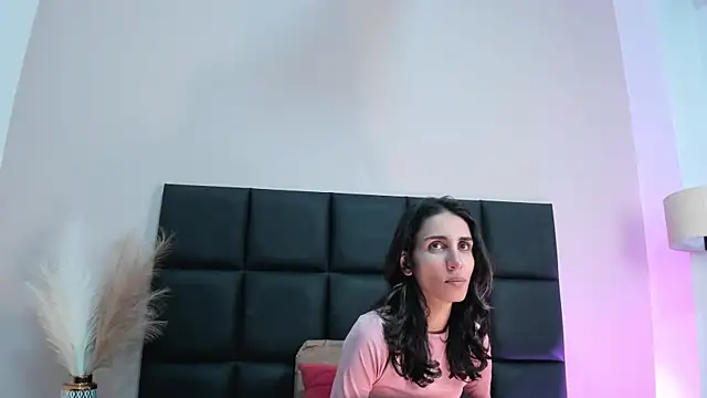 Nina Cavaali online show from 11/12/25, 06:08